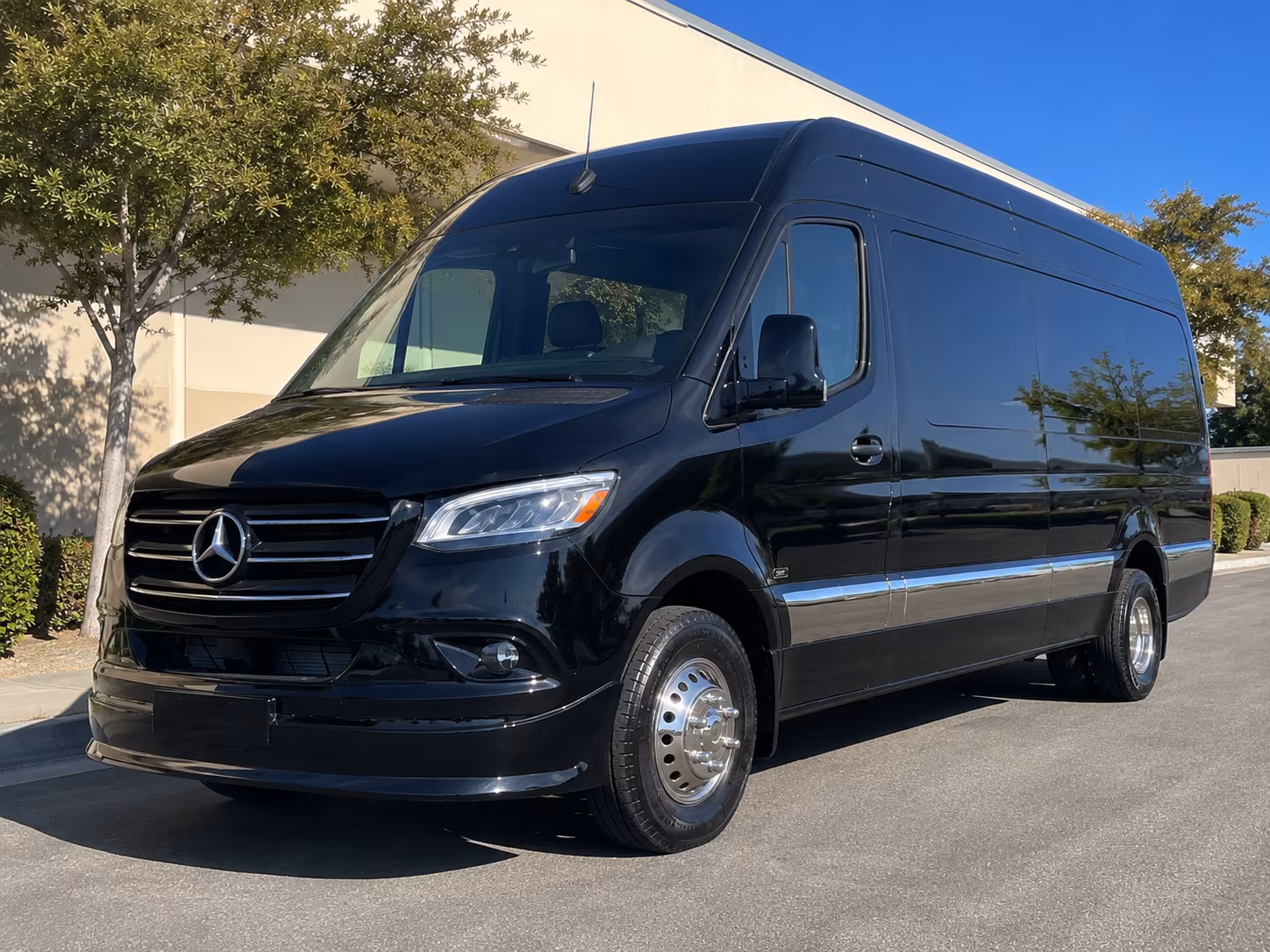 Houston Airport Shuttle & Transportation party bus exterior